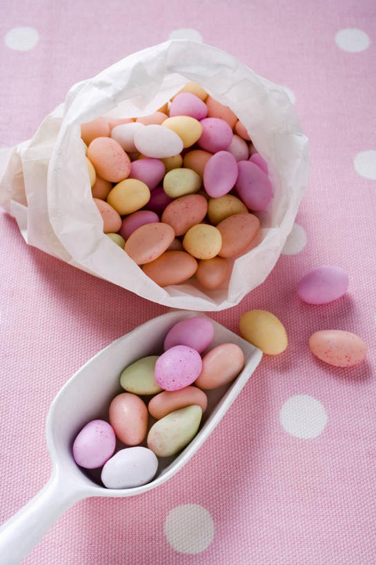 无人,竖图,俯视,室内,特写,白天,餐桌,桌子,袋子,复活节,一堆,许多,阴影,堆叠,堆积,节日,庆祝,反射,影子,塑料,蛋,文化,容器,塑料制品,庆典,餐台,纪念,储藏,堆,储存,彩蛋,塑封,复活节彩蛋,彩图,高角度拍摄,贮存,密封袋,塑封袋