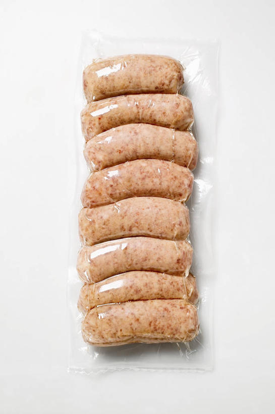 无人,竖图,俯视,室内,特写,白天,白色背景,餐桌,桌子,一排,许多,阴影,整齐,反射,影子,肉,香肠,腊肠,肉类,排列,摄影,影棚,餐台,队列,肉食,德式香肠,彩图,高角度拍摄,影棚拍摄,拍摄