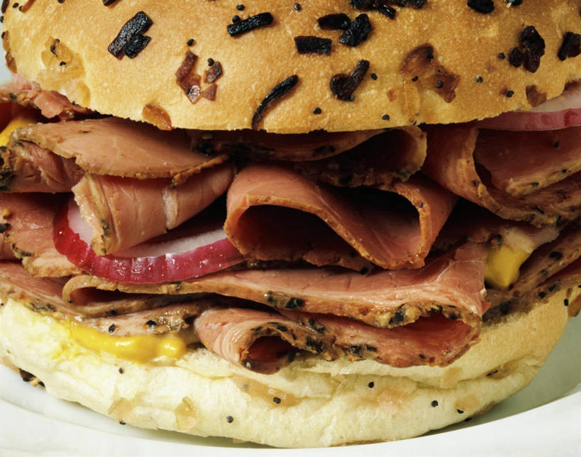 点心,面包,无人,横图,俯视,室内,特写,白天,白色背景,烹饪,西餐,餐桌,桌子,阴影,反射,影子,肉,汉堡,料理,食品,面点,火腿,猪肉,菜肴,美食,肉类,食物,腌制,糕点,一个,快餐,西式,摄影,佳肴,影棚,单个,餐台,肉食,西式快餐,垃圾食品,小圆面包,豚肉,熏制,火肉,兰熏,猪腿,彩图,高角度拍摄,影棚拍摄,拍摄