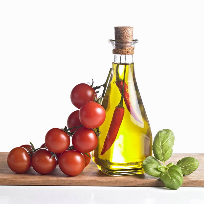 无人,方图,室内,特写,白天,白色背景,正面,植物,桌面,桌子,辣椒,蔬菜,西红柿,小番茄,阴影,新鲜,反射,木制,罐子,影子,食用油,香料,油,橄榄油,食品,草药,中药,玻璃制品,食物,一个,玻璃瓶,木制品,瓶子,香草,摄影,有机食品,绿色食品,影棚,单个,罗勒,紫苏,药材,中草药,植物油,辣角,红海椒,大椒,辣虎,广椒,九层塔,圣约瑟夫草,甜罗勒,兰香,中药材,本草,小西红柿,樱桃小番茄,珍珠小番茄,樱桃番茄,圣女果,辣子,红辣椒,海椒,番茄,番椒,彩图,影棚拍摄,拍摄