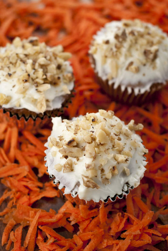 无人,竖图,俯视,室内,特写,白天,萝卜,胡萝卜,蔬菜,一堆,许多,阴影,堆叠,堆积,朦胧,模糊,新鲜,反射,影子,核桃,食品,坚果,果实,食物,三个,干果,摄影,有机食品,绿色食品,影棚,堆,胡桃,羌桃,红萝卜,甘荀,彩图,高角度拍摄,影棚拍摄,拍摄