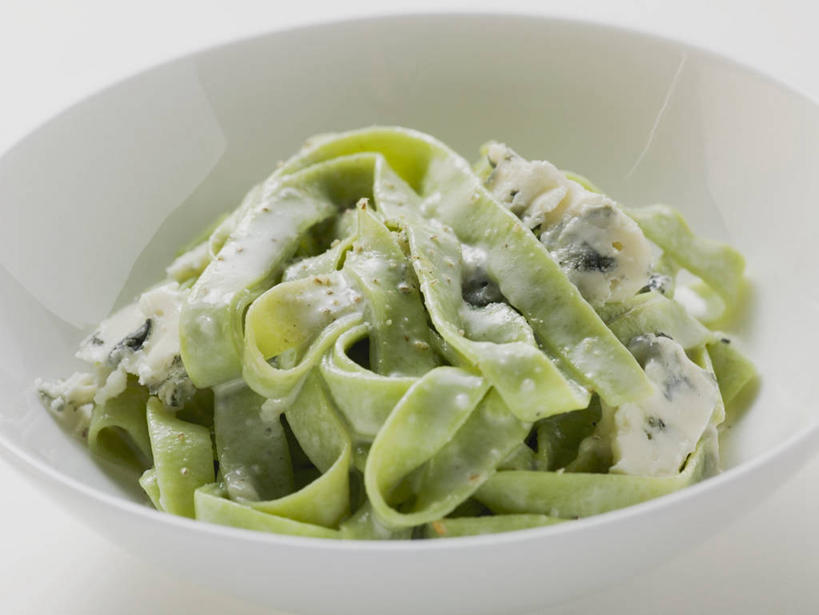 面食,面条,奶酪,意大利面,无人,横图,俯视,室内,特写,白天,白色背景,西餐,桌面,桌子,阴影,反射,木制,影子,陶瓷,面,干酪,起司,料理,食品,陶瓷制品,芝士,营养,食物,一个,绿色,木制品,容器,碗,乳酪,西式,摄影,影棚,单个,储藏,乳制品,储存,发酵,彩图,高角度拍摄,影棚拍摄,拍摄,贮存