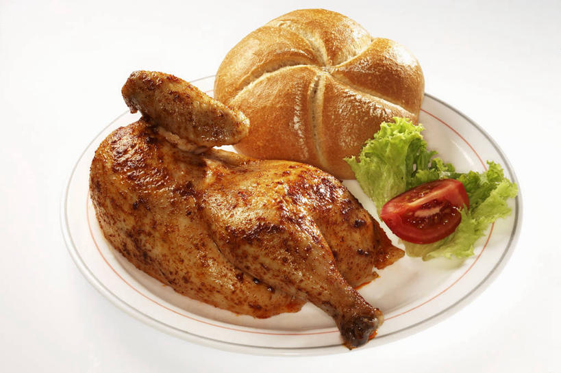 点心,面包,无人,横图,俯视,室内,特写,白天,白色背景,桌面,桌子,鸡,蔬菜,西红柿,餐具,玻璃,阴影,新鲜,反射,木制,碟子,盘,影子,生菜,莴苣,鸡肉,肉,食品,面点,肉类,家禽,玻璃制品,食物,糕点,一个,动物,盘子,木制品,碟,烤鸡,摄影,牲畜,有机食品,绿色食品,影棚,单个,肉食,春菜,鹅仔菜,莴仔菜,千金菜,叶用莴苣,番茄,彩图,高角度拍摄,影棚拍摄,拍摄