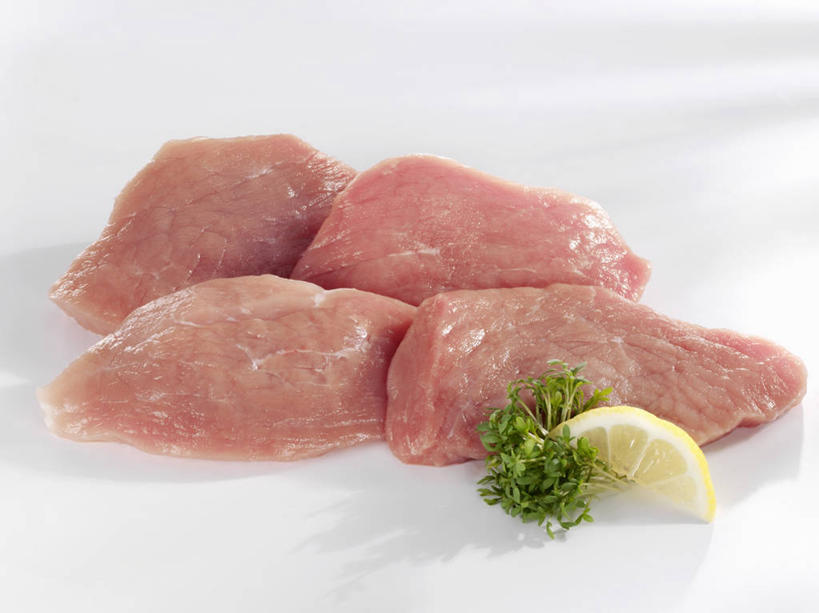 无人,横图,俯视,室内,特写,白天,白色背景,烹饪,西餐,桌面,桌子,柠檬,蔬菜,水果,阴影,新鲜,反射,木制,影子,肉,生食,牛排,牛肉,料理,食品,果实,蔬果,菜肴,美食,肉类,食物,木制品,西式,四块,摄影,佳肴,有机食品,绿色食品,影棚,肉食,益母果,柠果,彩图,高角度拍摄,影棚拍摄,拍摄