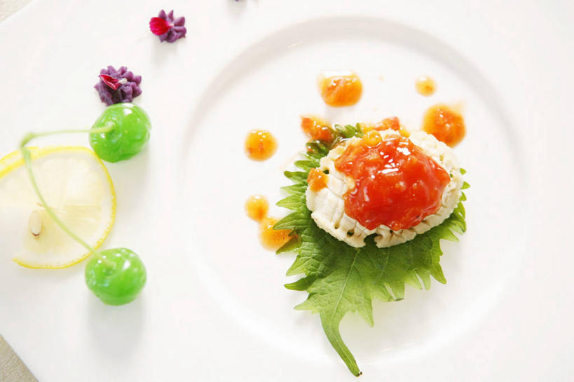 海鲜,无人,横图,俯视,室内,特写,白天,白色背景,烹饪,中餐,桌面,桌子,樱桃,餐具,水果,阴影,新鲜,反射,木制,碟子,盘,影子,调料,酱料,酱汁,生食,佐料,料理,食品,果实,调味品,调味料,水产,酱,辣酱,菜肴,美食,海洋生物,食物,盘子,木制品,碟,中式,摄影,鲍鱼,佳肴,有机食品,绿色食品,影棚,石决明,辣椒酱,水生动物,海产品,紫苏,水生物,海底动物,赤苏,红苏,黑苏,鳆鱼,镜面鱼,明目鱼,樱珠,莺桃,英桃,楔桃,牛桃,荆桃,彩图,高角度拍摄,影棚拍摄,拍摄