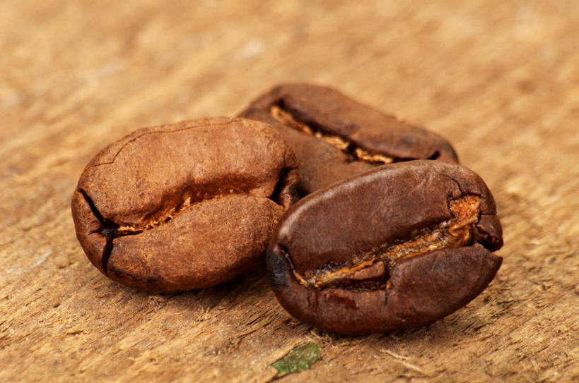 咖啡,无人,横图,俯视,室内,特写,白天,植物,桌面,桌子,豆,阴影,朦胧,模糊,反射,木制,影子,豆类,豆子,三个,木制品,咖啡豆,摄影,影棚,豆科,咖啡因,彩图,高角度拍摄,影棚拍摄,拍摄