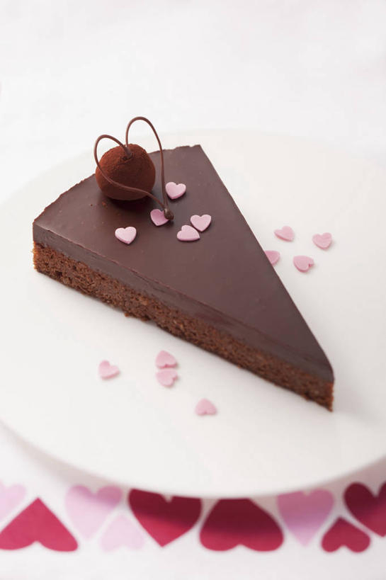 点心,无人,竖图,俯视,室内,特写,白天,爱情,下午茶,桌面,桌子,樱桃,餐具,水果,阴影,爱心,新鲜,反射,木制,布料,碟子,盘,影子,生食,食品,糖,糖果,甜点,甜品,果实,浪漫,布纹,巧克力蛋糕,桌布,食物,糕点,盘子,餐巾,木制品,碟,台布,甜食,巧克力,温暖,温馨,心形,恩爱,摄影,有机食品,绿色食品,影棚,朱古力,和睦,心型,樱珠,莺桃,英桃,楔桃,牛桃,荆桃,彩图,高角度拍摄,影棚拍摄,拍摄,融洽,蛋糕