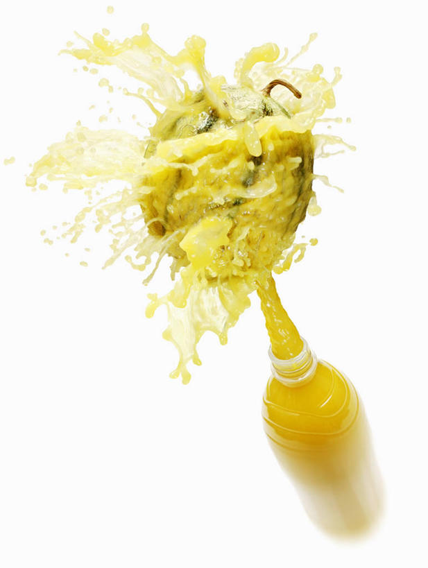 果汁,无人,竖图,俯视,室内,特写,白天,白色背景,水,阴影,飞溅,朦胧,模糊,溅,反射,罐子,液体,影子,水滴,饮品,玻璃制品,水珠,饮料,一个,玻璃瓶,瓶子,摄影,影棚,单个,可口,喷洒,适口,彩图,高角度拍摄,影棚拍摄,拍摄