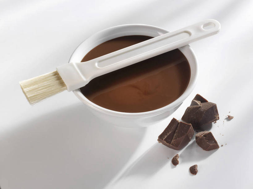 无人,横图,俯视,室内,特写,白天,白色背景,餐桌,桌子,阴影,反射,影子,陶瓷,食品,甜品,陶瓷制品,食物,一个,容器,刷子,碗,甜食,巧克力,巧克力酱,摄影,影棚,单个,餐台,储藏,朱古力,储存,彩图,高角度拍摄,影棚拍摄,拍摄,贮存