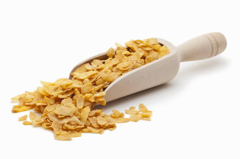 点心,无人,横图,俯视,室内,特写,白天,白色背景,餐桌,桌子,一堆,许多,阴影,堆叠,堆积,反射,木制,影子,玉米片,食品,畚箕,食物,黄色,木制品,快餐,零食,摄影,影棚,簸箕,餐台,堆,垃圾食品,彩图,高角度拍摄,影棚拍摄,拍摄