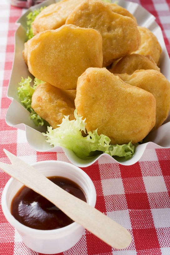 无人,竖图,俯视,室内,特写,白天,烹饪,餐桌,桌子,蔬菜,一堆,许多,阴影,堆叠,堆积,新鲜,反射,布料,方格,格子,影子,塑料,生菜,莴苣,鸡肉,肉,油炸,料理,食品,布纹,鸡块,菜肴,美食,肉类,桌布,食物,红色,白色,餐巾,容器,塑料制品,台布,碗,佳肴,有机食品,绿色食品,餐台,储藏,堆,储存,炸鸡块,肉食,春菜,鹅仔菜,莴仔菜,千金菜,叶用莴苣,彩图,高角度拍摄,贮存