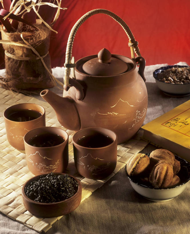 无人,竖图,俯视,室内,特写,白天,幸福,餐桌,茶,桌子,杯子,许多,阴影,反射,壶,影子,绿茶,茶叶,很多,娱乐,水壶,茶壶,容器,水杯,享受,休闲,温馨,放松,乐趣,餐台,提神,舒适,醒脑,茶杯,彩图,高角度拍摄,不发酵茶,苦茗