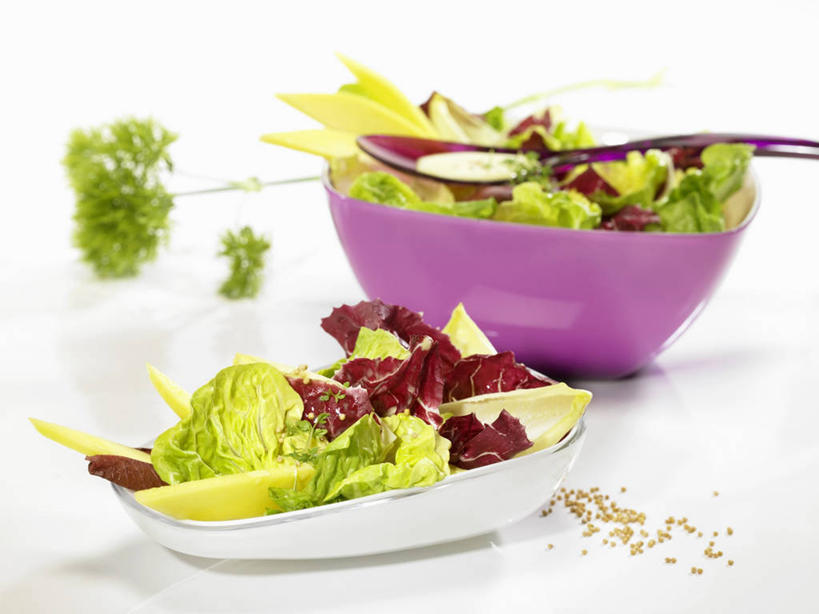 芥末,无人,横图,俯视,室内,特写,白天,白色背景,餐桌,桌子,蔬菜,餐具,阴影,朦胧,模糊,新鲜,反射,碟子,盘,影子,勺子,陶瓷,生菜,莴苣,调料,酱料,酱汁,生食,蔬菜沙拉,佐料,沙拉,食品,陶瓷制品,调味品,调味料,色拉,酱,沙律,食物,盘子,容器,调羹,碟,汤匙,碗,摄影,有机食品,绿色食品,影棚,餐台,色拉酱,储藏,储存,千岛酱,芥末酱,春菜,鹅仔菜,莴仔菜,千金菜,叶用莴苣,奶油生菜,彩图,高角度拍摄,影棚拍摄,拍摄,芥辣,芥辣酱,贮存