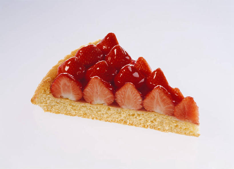 面食,无人,横图,俯视,室内,特写,白天,烹饪,西餐,草莓,浆果,水果,一块,阴影,灰色背景,新鲜,反射,影子,生食,料理,食品,面点,果实,菜肴,美食,食物,西式,摄影,佳肴,有机食品,绿色食品,影棚,派,草莓派,洋莓,水果皇后,红莓,地莓,彩图,高角度拍摄,影棚拍摄,拍摄