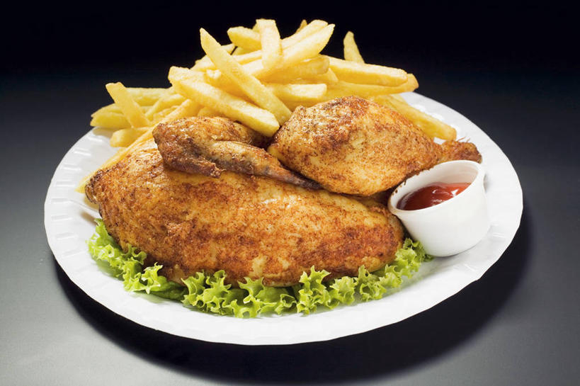 无人,横图,俯视,室内,特写,白天,烹饪,蔬菜,餐具,阴影,黑色背景,新鲜,反射,碟子,盘,影子,陶瓷,生菜,莴苣,调料,鸡肉,酱料,酱汁,茄汁,肉,佐料,料理,食品,陶瓷制品,调味品,调味料,番茄酱,薯条,酱,菜肴,美食,肉类,食物,盘子,容器,碟,碗,烤鸡,摄影,佳肴,有机食品,绿色食品,影棚,储藏,储存,肉食,春菜,鹅仔菜,莴仔菜,千金菜,叶用莴苣,彩图,高角度拍摄,影棚拍摄,拍摄,贮存