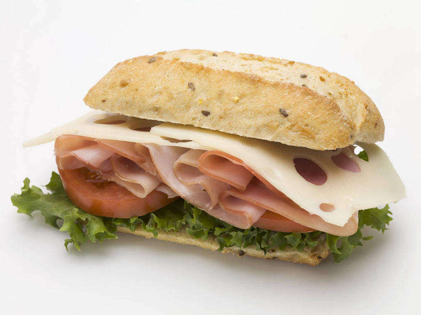 点心,面包,奶酪,无人,横图,俯视,室内,特写,白天,白色背景,烹饪,西餐,餐桌,桌子,蔬菜,西红柿,阴影,新鲜,反射,影子,生菜,莴苣,肉,干酪,起司,三明治,料理,食品,面点,芝士,营养,火腿,猪肉,菜肴,美食,肉类,食物,腌制,糕点,一个,快餐,乳酪,西式,摄影,佳肴,有机食品,绿色食品,影棚,单个,餐台,乳制品,发酵,肉食,西式快餐,三文治,豚肉,春菜,鹅仔菜,莴仔菜,千金菜,叶用莴苣,熏制,火肉,兰熏,猪腿,拖鞋面包,夏巴塔,意大利拖鞋面包,番茄,彩图,高角度拍摄,影棚拍摄,拍摄