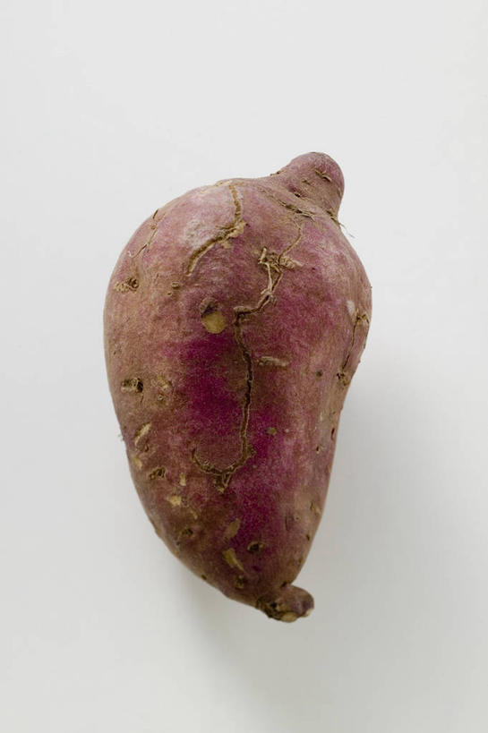 无人,竖图,俯视,室内,特写,白天,白色背景,桌面,桌子,红薯,蔬菜,阴影,新鲜,反射,木制,影子,食品,食物,一个,木制品,摄影,有机食品,绿色食品,影棚,单个,山芋,甘薯,番薯,地瓜,彩图,高角度拍摄,影棚拍摄,拍摄