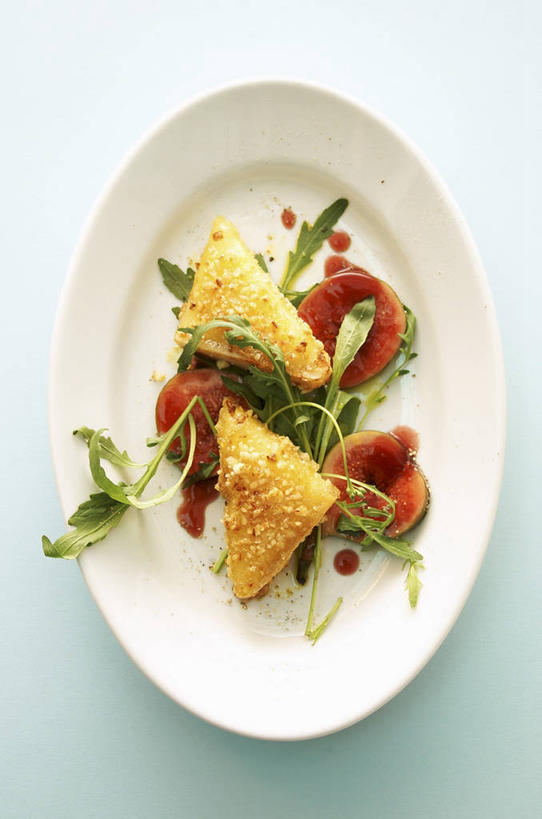 奶酪,无人,竖图,俯视,室内,特写,白天,植物,桌面,桌子,无花果,餐具,水果,叶子,阴影,新鲜,反射,木制,碟子,盘,纹理,影子,生食,干酪,起司,食品,果实,绿叶,芝士,营养,食物,一个,绿色,盘子,木制品,碟,嫩叶,乳酪,摄影,有机食品,绿色食品,影棚,单个,乳制品,发酵,肌理,叶,叶片,叶脉,映日果,树地瓜,奶浆果,蜜果,彩图,高角度拍摄,影棚拍摄,拍摄