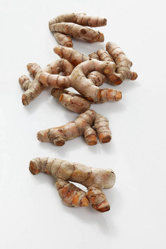 无人,竖图,俯视,室内,特写,白天,白色背景,植物,桌面,桌子,阴影,反射,木制,影子,草药,药草,中药,木制品,姜黄,摄影,影棚,药材,中草药,中药材,本草,彩图,高角度拍摄,影棚拍摄,拍摄