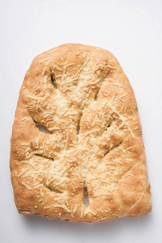 点心,面包,奶酪,无人,竖图,俯视,室内,特写,白天,白色背景,桌面,桌子,一块,阴影,反射,木制,影子,干酪,起司,食品,面点,芝士,营养,食物,糕点,木制品,乳酪,摄影,影棚,乳制品,发酵,彩图,高角度拍摄,影棚拍摄,拍摄