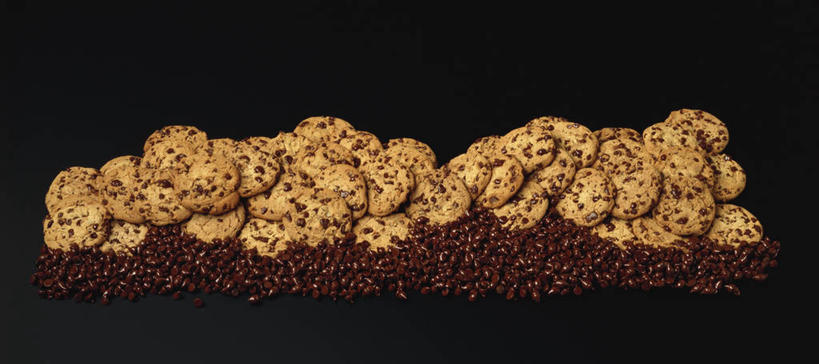 点心,无人,横图,俯视,室内,特写,白天,桌面,桌子,一堆,许多,阴影,堆叠,堆积,黑色背景,反射,木制,影子,食品,糖,糖果,甜点,甜品,曲奇,很多,食物,木制品,饼干,甜食,零食,巧克力,摄影,影棚,朱古力,堆,曲奇饼,曲奇饼干,巧克力曲奇,彩图,高角度拍摄,影棚拍摄,拍摄