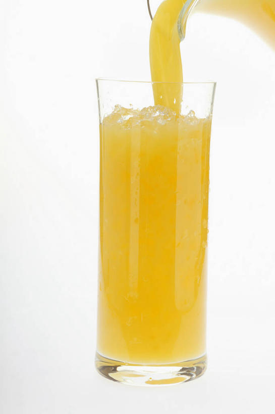 果汁,无人,竖图,室内,特写,白天,白色背景,正面,桌面,桌子,杯子,阴影,反射,木制,影子,冰,橙汁,冰块,饮品,冷冻,玻璃制品,饮料,一个,木制品,水杯,寒冷,摄影,影棚,冷藏,单个,冰冷,甜橙,可口,下降,降落,保鲜,降低,下跌,下落,适口,玻璃杯,橙子,橙,彩图,影棚拍摄,拍摄,鹄壳,黄橙,黄果,金橙,金环,金球,糖橙