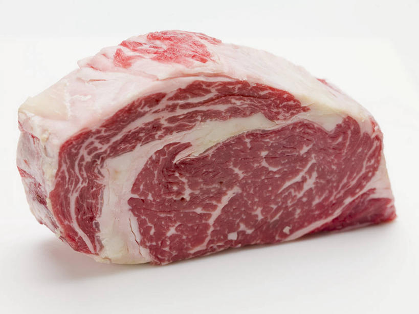 无人,横图,俯视,室内,特写,白天,白色背景,烹饪,西餐,桌面,桌子,一块,阴影,反射,纹路,木制,纹理,影子,肉,牛排,牛肉,料理,食品,菜肴,美食,肉类,食物,红色,木制品,西式,摄影,佳肴,影棚,肉食,肌理,彩图,高角度拍摄,影棚拍摄,拍摄