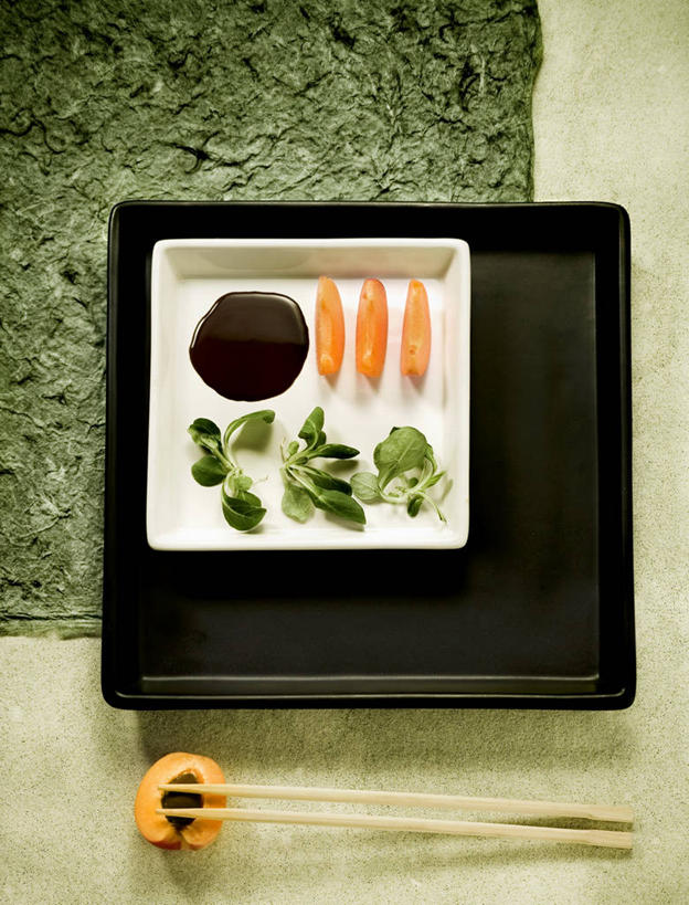 无人,竖图,俯视,室内,特写,白天,桌面,桌子,杏,餐具,水果,阴影,新鲜,融化,反射,木制,碟子,盘,影子,陶瓷,调料,酱料,酱汁,生食,佐料,食品,糖,糖果,甜点,甜品,果实,陶瓷制品,调味品,调味料,火锅,酱,食物,一个,盘子,木制品,容器,碟,碗,甜食,巧克力,有机食品,绿色食品,单个,储藏,朱古力,储存,杏果,熔化,暖锅,溶化,熔解,消溶,杏酱,杏子,彩图,高角度拍摄,巧克力火锅,贮存