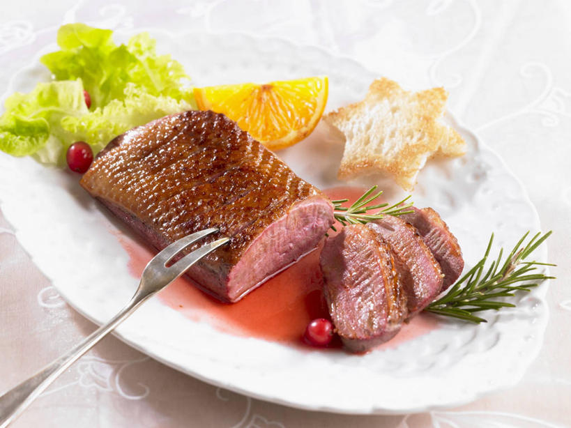 点心,无人,横图,俯视,室内,特写,白天,桌面,桌子,蔬菜,餐具,水果,叶子,金属制品,切开,阴影,新鲜,反射,纹路,金属,木制,叉子,碟子,盘,纹理,影子,生菜,莴苣,肉,生食,食品,果实,绿叶,曲奇,蔬果,鸭肉,肉类,食物,一个,盘子,木制品,碟,饼干,零食,切,嫩叶,有机食品,绿色食品,单个,迷迭香,甜橙,剖面,肉食,曲奇饼,曲奇饼干,餐叉,切面,肌理,海洋之露,春菜,鹅仔菜,莴仔菜,千金菜,叶用莴苣,叶,叶片,进餐用具,橙子,橙,彩图,高角度拍摄,鹄壳,黄橙,黄果,金橙,金环,金球,糖橙