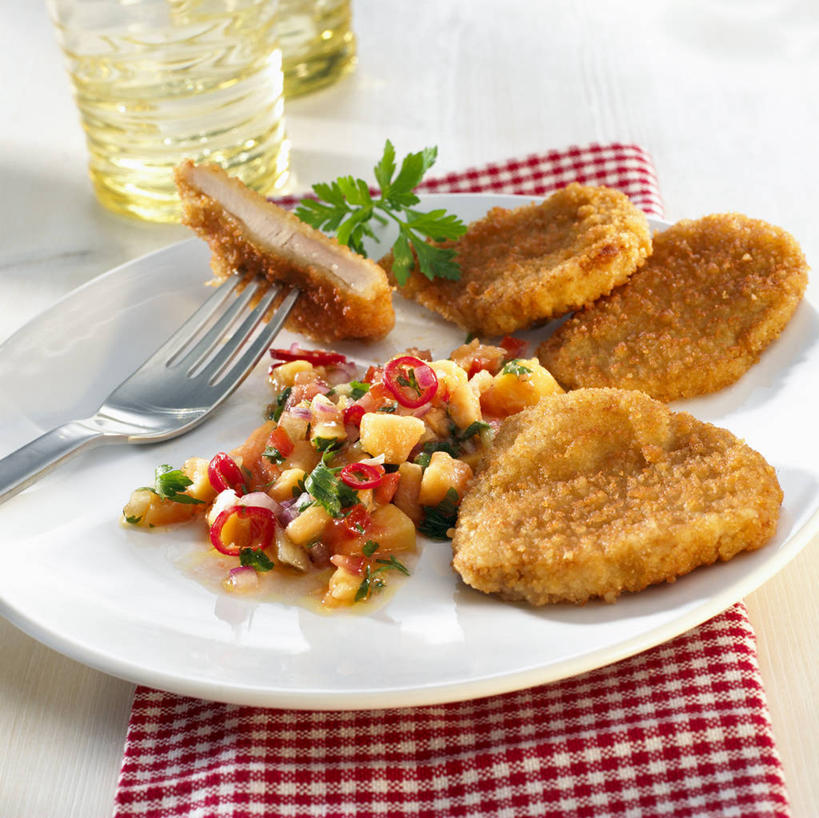 啤酒,无人,横图,俯视,室内,特写,白天,白色背景,植物,桌面,桌子,蔬菜,杯子,餐具,叶子,金属制品,阴影,新鲜,反射,金属,木制,叉子,碟子,盘,纹理,影子,鸡肉,肉,油炸,食品,绿叶,酒类,肉类,玻璃制品,酒,食物,饮料,一个,绿色,盘子,酒杯,木制品,啤酒杯,碟,嫩叶,摄影,有机食品,绿色食品,影棚,单个,肉食,鸡胸肉,餐叉,肌理,叶,叶片,叶脉,玻璃杯,进餐用具,彩图,高角度拍摄,影棚拍摄,拍摄