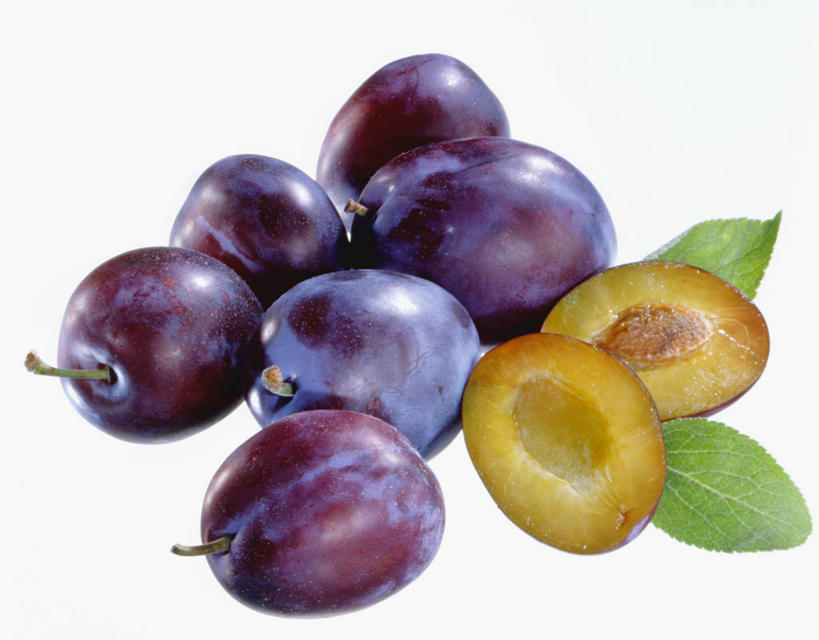 无人,横图,俯视,室内,特写,白天,白色背景,植物,桌面,桌子,李子,水果,叶子,切开,阴影,新鲜,反射,木制,纹理,影子,生食,食品,果实,绿叶,食物,绿色,木制品,切,嫩叶,摄影,有机食品,绿色食品,影棚,剖面,切面,肌理,红李,鸡血李,杏李,叶,叶片,叶脉,彩图,高角度拍摄,影棚拍摄,拍摄