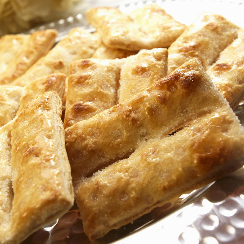 点心,面包,无人,方图,俯视,室内,特写,白天,桌面,桌子,一堆,许多,阴影,堆叠,堆积,反射,木制,影子,食品,面点,很多,食物,糕点,黄色,木制品,堆,彩图,高角度拍摄