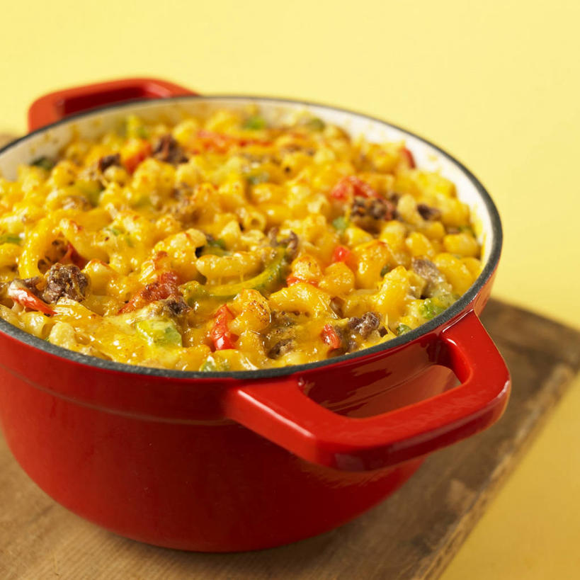 面食,奶酪,通心粉,无人,方图,俯视,室内,特写,白天,烹饪,西餐,桌面,桌子,辣椒,蔬菜,厨具,阴影,黄色背景,新鲜,反射,木制,炖锅,锅子,影子,陶瓷,面,通心面,干酪,起司,料理,食品,陶瓷制品,芝士,营养,锅,食物,一个,木制品,乳酪,西式,摄影,有机食品,绿色食品,影棚,单个,锅具,乳制品,发酵,彩椒,烹饪用具,辣角,红海椒,大椒,辣虎,广椒,烹调用具,甜椒,柿子椒,辣子,海椒,番椒,灯笼椒,烹调,彩图,高角度拍摄,影棚拍摄,拍摄