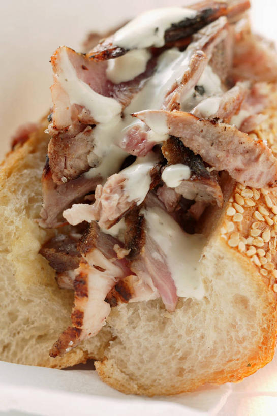 点心,面包,牛奶,无人,竖图,俯视,室内,特写,白天,烹饪,西餐,阴影,反射,影子,调料,酱料,酱汁,肉,芝麻,佐料,三明治,料理,食品,面点,饮品,调味品,营养,调味料,法国面包,酸奶,羊肉,酱,菜肴,美食,肉类,食物,糕点,饮料,一个,快餐,西式,佳肴,单个,法棍,长棍面包,乳制品,奶,发酵,肉食,西式快餐,三文治,法式长棍面包,脂麻,胡麻,白麻,巨胜子,油麻,优格,优酪乳,彩图,高角度拍摄