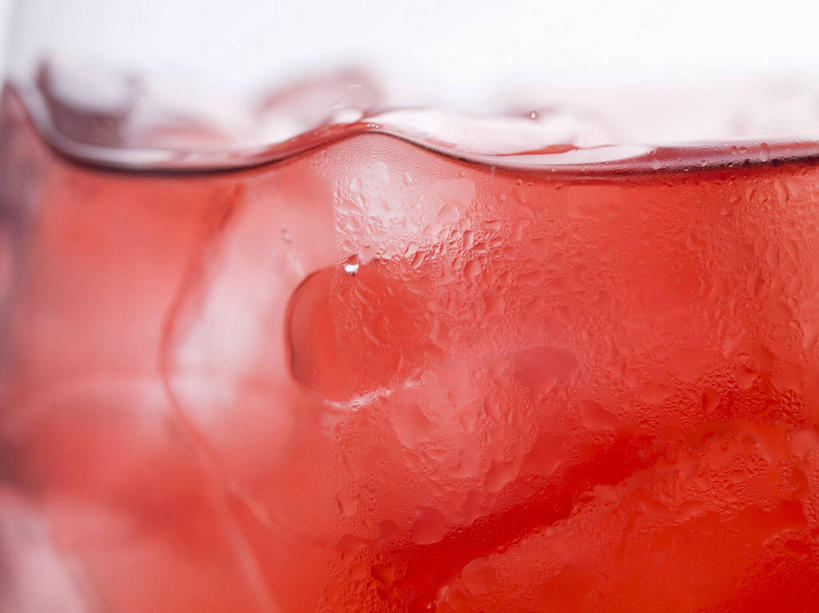 红酒,葡萄酒,无人,横图,室内,特写,白天,正面,杯子,高脚杯,冰,冰块,红酒杯,酒类,一杯,冷冻,玻璃制品,酒,饮料,一个,酒杯,寒冷,冷藏,单个,冰冷,葡萄酒杯,保鲜,桃红葡萄酒,玻璃杯,彩图