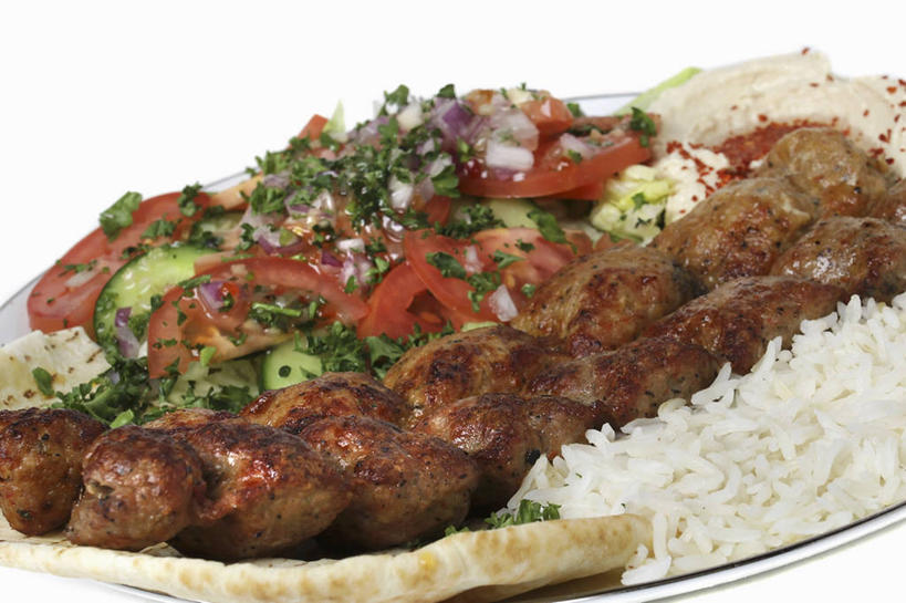 米饭,无人,横图,俯视,室内,特写,白天,白色背景,桌面,桌子,黄瓜,蔬菜,西红柿,阴影,新鲜,反射,木制,影子,肉,生食,蔬菜沙拉,沙拉,食品,饭,色拉,沙律,肉类,竹签,食物,木制品,摄影,有机食品,绿色食品,影棚,色拉酱,五谷,千岛酱,肉食,取食签,青瓜,胡瓜,番茄,彩图,高角度拍摄,影棚拍摄,拍摄