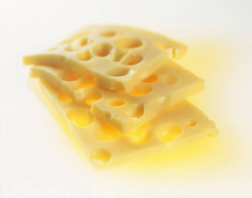 奶酪,无人,横图,俯视,室内,特写,白天,白色背景,桌面,桌子,一排,阴影,整齐,反射,木制,影子,干酪,起司,芝士,三片,营养,排列,黄色,木制品,乳酪,摄影,影棚,堆,乳制品,队列,发酵,彩图,高角度拍摄,影棚拍摄,拍摄