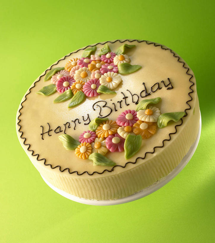 点心,无人,竖图,俯视,室内,特写,白天,餐桌,桌子,绿色背景,阴影,装饰,盛开,反射,英文,标志,文字,影子,字符,字母,食品,花蕾,文化,标识,花,花瓣,花朵,鲜花,食物,糕点,一个,生日蛋糕,花苞,花蕊,祈祷,许愿,摄影,影棚,单个,餐台,纪念,英文字母,华丽,修饰,祈求,点缀,衬托,美观,雅致,雅观,平安,彩图,高角度拍摄,影棚拍摄,拍摄,蛋糕