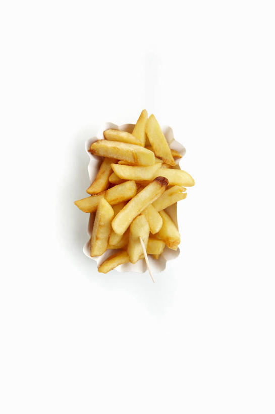 无人,竖图,俯视,室内,特写,白天,白色背景,烹饪,西餐,餐桌,桌子,餐具,一堆,许多,阴影,堆叠,堆积,反射,碟子,盘,影子,料理,食品,很多,薯条,菜肴,美食,食物,一个,盘子,碟,快餐,西式,摄影,佳肴,影棚,单个,餐台,堆,西式快餐,垃圾食品,彩图,高角度拍摄,影棚拍摄,拍摄