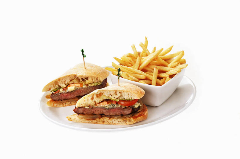 点心,面包,无人,横图,竖图,俯视,室内,特写,白天,白色背景,烹饪,西餐,餐桌,桌子,蔬菜,土豆,一堆,阴影,堆叠,堆积,新鲜,反射,影子,陶瓷,肉,牛排,牛肉,三明治,料理,食品,面点,陶瓷制品,菜肴,美食,肉类,食物,糕点,容器,碗,西式,摄影,佳肴,有机食品,绿色食品,影棚,餐台,储藏,堆,储存,肉食,小圆面包,三文治,馍馍蛋,拖鞋面包,夏巴塔,意大利拖鞋面包,洋芋,山药蛋,马铃薯,彩图,高角度拍摄,影棚拍摄,拍摄,贮存