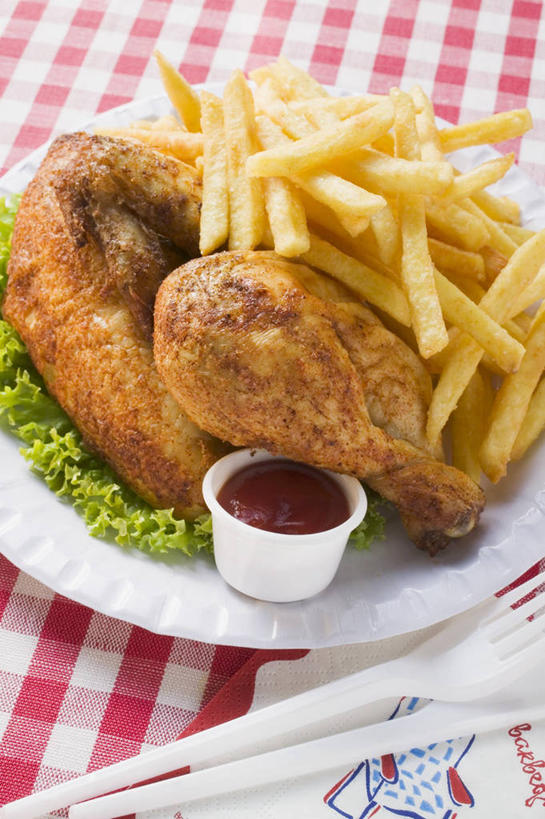 无人,竖图,俯视,室内,特写,白天,烹饪,西餐,餐桌,桌子,蔬菜,土豆,餐具,一堆,切开,阴影,堆叠,堆积,新鲜,反射,碟子,盘,影子,陶瓷,生菜,莴苣,调料,鸡肉,酱料,酱汁,茄汁,肉,佐料,料理,食品,陶瓷制品,调味品,半个,调味料,番茄酱,薯条,酱,菜肴,美食,肉类,食物,两个,盘子,容器,碟,碗,快餐,切,一半,烤鸡,西式,佳肴,有机食品,绿色食品,餐台,储藏,堆,储存,剖面,肉食,西式快餐,垃圾食品,切面,馍馍蛋,春菜,鹅仔菜,莴仔菜,千金菜,叶用莴苣,洋芋,山药蛋,马铃薯,彩图,高角度拍摄,贮存