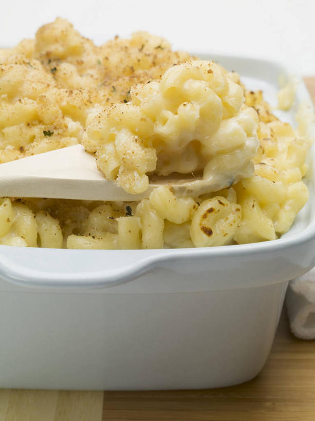 点心,面包,面食,通心粉,无人,竖图,俯视,室内,特写,白天,烹饪,西餐,餐桌,桌子,厨具,一堆,阴影,堆叠,堆积,反射,锅子,砂锅,影子,勺子,陶瓷,面,通心面,料理,食品,面点,陶瓷制品,锅,食物,糕点,两个,黄色,调羹,汤匙,西式,餐台,锅具,堆,烹饪用具,烹调用具,烹调,彩图,高角度拍摄