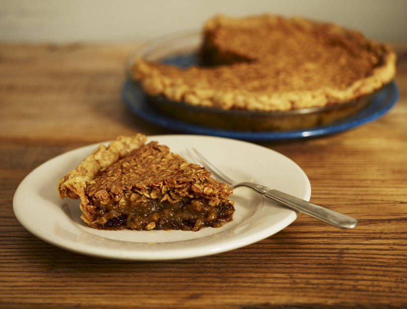 点心,无人,横图,俯视,室内,特写,白天,下午茶,餐桌,桌子,餐具,切开,阴影,朦胧,模糊,反射,叉子,碟子,盘,影子,食品,糖,糖果,甜点,甜品,燕麦,巧克力蛋糕,食物,糕点,三个,盘子,碟,甜食,巧克力,切,餐台,朱古力,剖面,餐叉,切面,玉麦,铃铛麦,裸燕麦,雀麦,野麦,莜麦,进餐用具,彩图,高角度拍摄,蛋糕