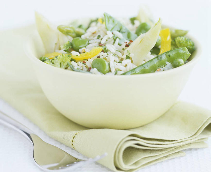 无人,横图,俯视,室内,特写,白天,白色背景,植物,餐桌,桌子,豆,大豆,蔬菜,餐具,纺织品,一堆,阴影,堆叠,堆积,新鲜,反射,布,叉子,刀叉,刀子,影子,陶瓷,豆类,豆子,毛豆,食品,陶瓷制品,织物,抹布,食物,三个,容器,碗,摄影,有机食品,绿色食品,影棚,餐台,储藏,堆,储存,餐刀,餐叉,豆科,枝豆,进餐用具,黄豆,彩图,高角度拍摄,影棚拍摄,拍摄,贮存