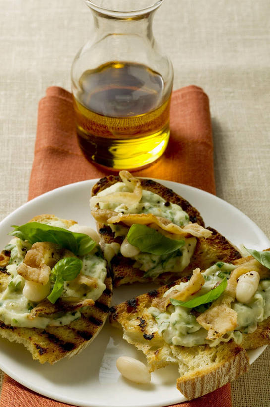 点心,面包,无人,竖图,俯视,室内,特写,白天,餐桌,桌子,蔬菜,土豆,餐具,阴影,新鲜,反射,碟子,罐子,盘,影子,肉,食用油,油,橄榄油,食品,面点,培根,猪肉,肉类,玻璃制品,食物,糕点,两个,盘子,玻璃瓶,餐巾,瓶子,碟,有机食品,绿色食品,餐台,肉食,植物油,豚肉,馍馍蛋,保洁方巾,口布,洋芋,山药蛋,马铃薯,彩图,高角度拍摄,烟肉,腌熏