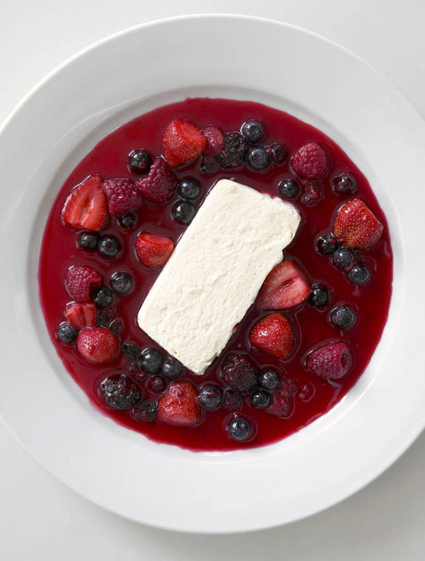 点心,无人,竖图,俯视,室内,特写,白天,白色背景,餐桌,桌子,水果,阴影,新鲜,反射,影子,陶瓷,生食,食品,糖,糖果,甜点,甜品,果实,陶瓷制品,慕斯蛋糕,白巧克力,食物,一个,容器,碗,果酱,甜食,零食,巧克力,摄影,有机食品,绿色食品,影棚,单个,餐台,储藏,朱古力,慕斯,储存,果子酱,彩图,高角度拍摄,影棚拍摄,拍摄,贮存