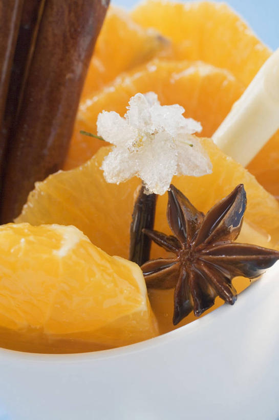 无人,竖图,俯视,室内,特写,白天,餐桌,桌子,水果,阴影,新鲜,盛开,反射,影子,陶瓷,调味,生食,香料,佐料,沙拉,食品,果实,陶瓷制品,花蕾,色拉,沙律,水果沙拉,香茅,柠檬草,花,花瓣,花朵,鲜花,食物,一朵,一个,白色,容器,碗,茴香,花苞,花蕊,有机食品,绿色食品,单个,餐台,色拉酱,储藏,八角,八角茴香,大茴香,储存,千岛酱,八月珠,舶茴香,大料,作料,彩图,高角度拍摄,贮存