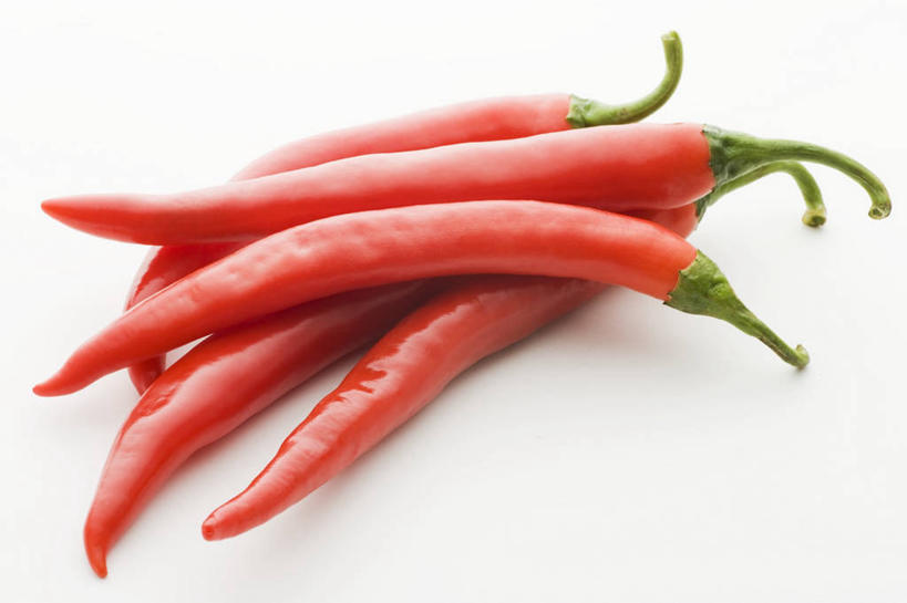 无人,横图,俯视,室内,特写,白天,白色背景,餐桌,桌子,辣椒,蔬菜,许多,阴影,新鲜,反射,影子,食品,很多,食物,红色,摄影,有机食品,绿色食品,影棚,餐台,辣角,红海椒,大椒,辣虎,广椒,辣子,红辣椒,海椒,番椒,彩图,高角度拍摄,影棚拍摄,拍摄
