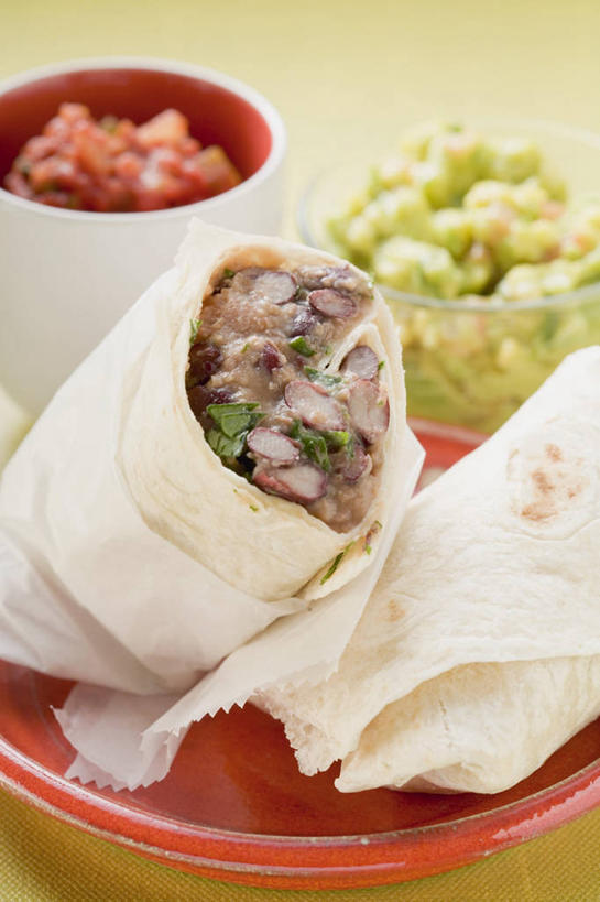 点心,无人,竖图,俯视,室内,特写,白天,烹饪,西餐,玉米,餐桌,桌子,蔬菜,餐具,水果,阴影,新鲜,反射,棒子,碟子,盘,影子,陶瓷,玉蜀黍,调料,酱料,酱汁,生食,佐料,料理,食品,果实,陶瓷制品,调味品,调味料,文化,蔬果,酱,饼,小吃,菜肴,美食,食物,糕点,两个,盘子,容器,碟,碗,快餐,甜食,酪梨,鳄梨,西式,佳肴,有机食品,绿色食品,餐台,储藏,油梨,苞米,储存,苞芦,鸡肉卷,西式快餐,玉米饼,苞谷,樟梨,墨西哥鸡肉卷,包谷,大蜀黍,番麦,薏米包,玉高粱,玉麦,珍珠米,牛油果,彩图,高角度拍摄,贮存