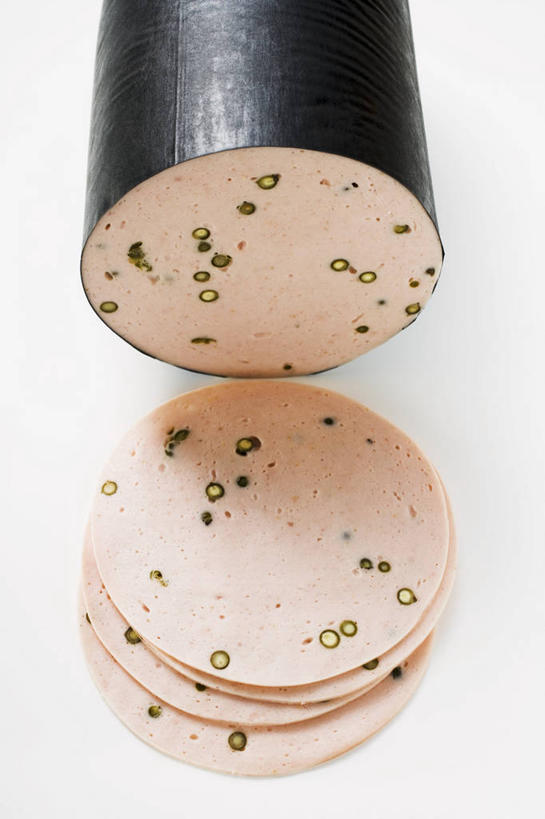 无人,竖图,俯视,室内,特写,白天,白色背景,餐桌,桌子,切开,阴影,反射,影子,香肠,腊肠,黑色,切,摄影,影棚,餐台,剖面,切面,彩图,高角度拍摄,影棚拍摄,拍摄,黑香肠